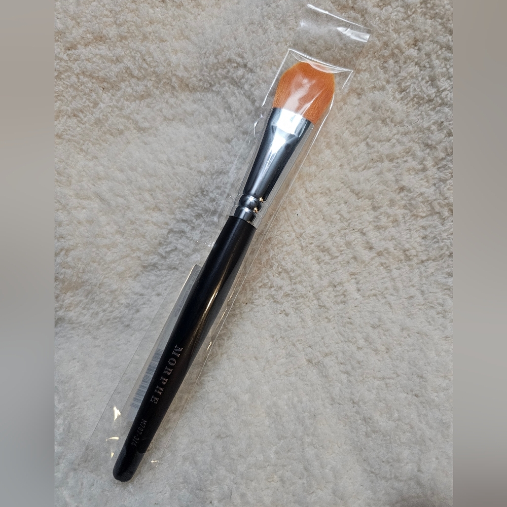 Morphe M707 Oval Foundation Brush, the M707 3/4 Oval Foundation Blending Brush